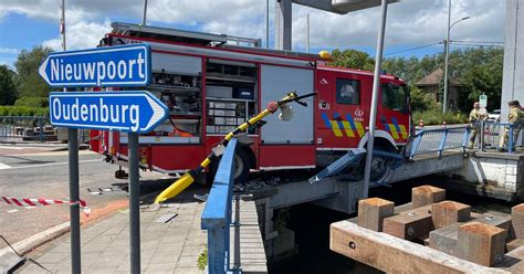 ongeval gistel vandaag|Zes brandweerlieden naar ziekenhuis bij ongeval in。